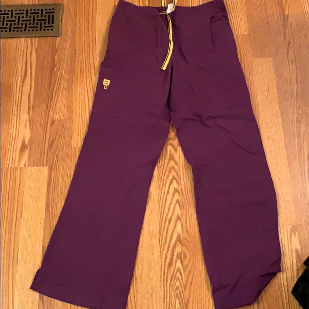 Scrub set
